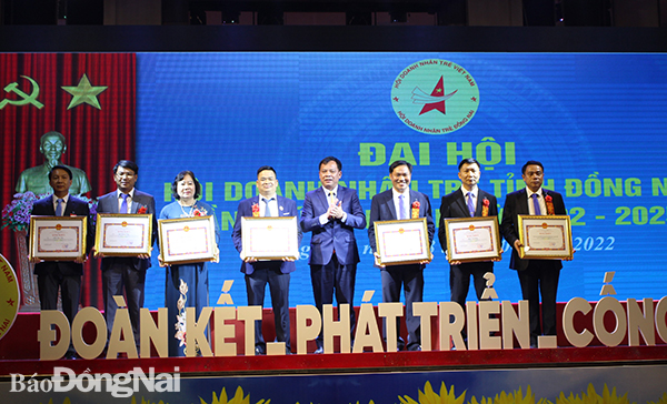 ong le bach long duoc bau lam chu tich hoi doanh nhan tre dong nai nhiem ky iv hinh 2